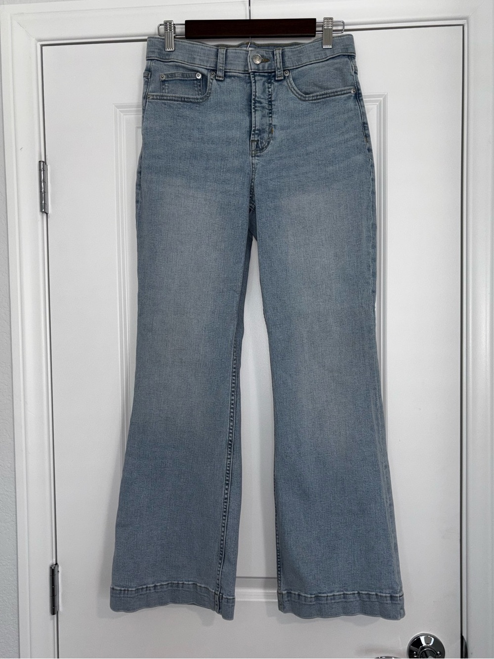 Spanx ReDefine High Rise Flare Jeans
Light Wash 5-Pocket Zip Up Sculpting Jeans